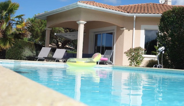 Large 4* villa with heated pool on the Bay of Arcachon