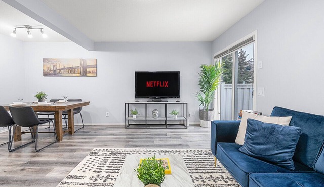 Large 4BR » Central AC » Near Henday » King Bed