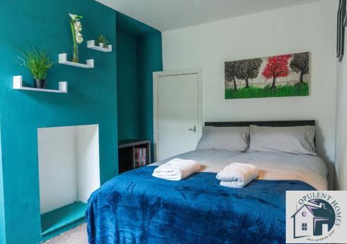 Large 4BR Reading Townhouse Near Town Centre - Contractor Stay & Free Parking