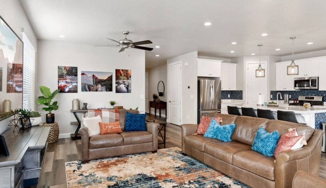 Large 5 Bed 5 Bath Home w/Private Hot Tub