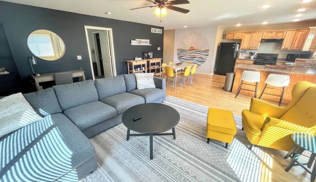 LARGE 5 Bed Lake Geneva Home 4 Blocks from Lake!