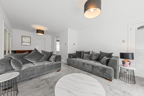 Large 5 Bedroom House Perfect For Group Stays - Free Parking - Near Glasgow - Perfect For Contractors