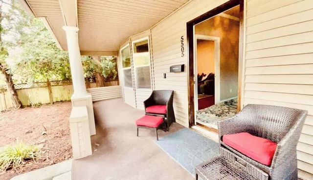 Large 5bd/2Ba home in Seattle with AC/Wifi