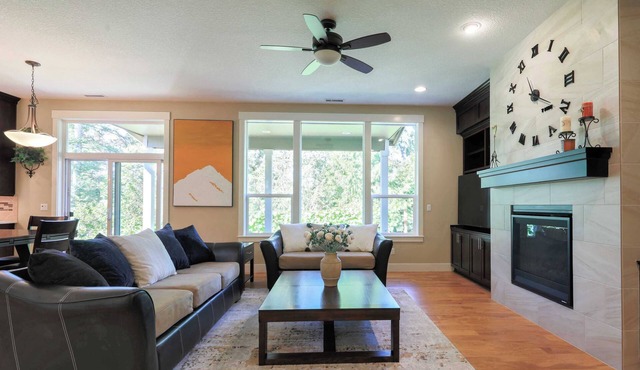 Large 5BR Family Home｜Main Floor Suite & Office Space｜Pet-Friendly｜#41862