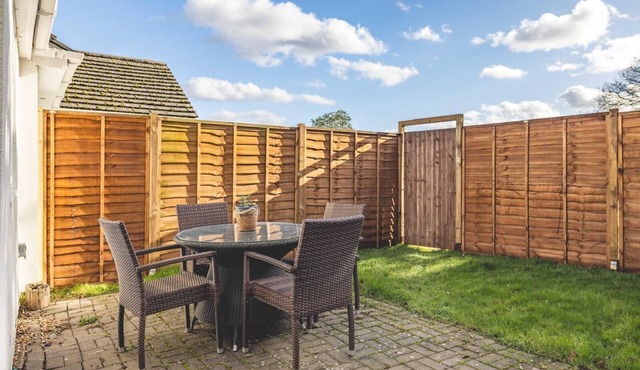 Large 6 Bed Windsor Stay | Near Legoland & M4