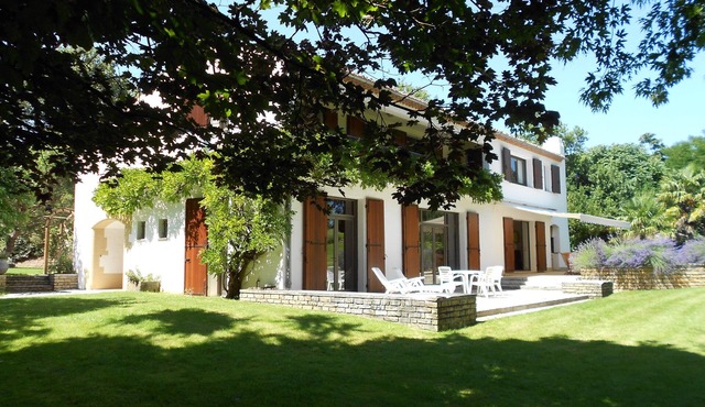 Large and modern villa for 12 to 16 people in Saint-Georges-de-Didonne