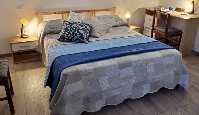 LARGE ACCOMODATION WITH INTERNAL PARKING