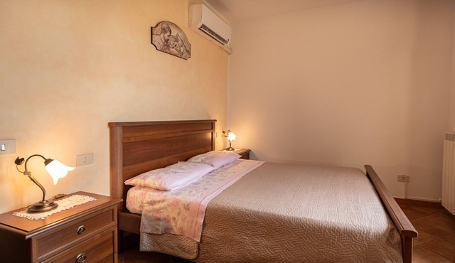 Large and spacious apartment in Assisi for 6 guests