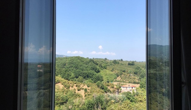 LARGE APARTMENT 60 KM FROM ROME