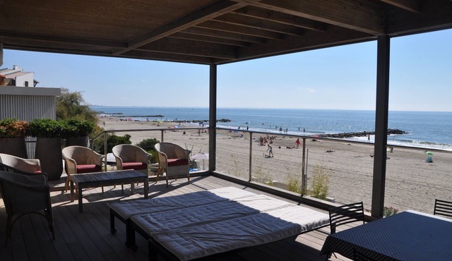Large apartment directly on the beach, 1st floor
