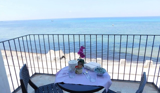 Large apartment for exclusive use on the sea
