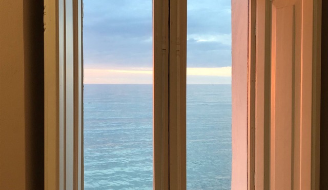 Large apartment for exclusive use on the sea