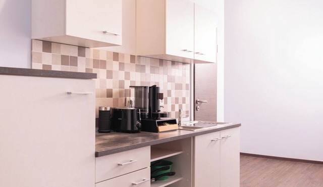 Large apartment with 2 bedrooms and kitchen, near trade fair and center