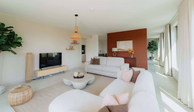 Large apartment with balcony, 3 BR and 2 Bathrooms