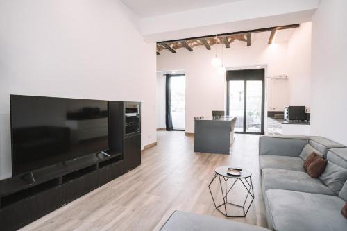 Large Apartment with Terrace and Jacuzzi