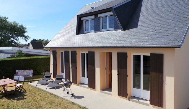 Large beach house. Accepted animals.