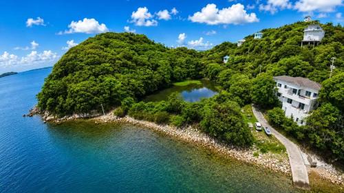 Large Beachfront Island Villa Sleeps 12 Ideal for Groups