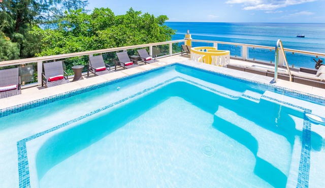Large Beachfront Penthouse w/Private Rooftop & Plunge Pool