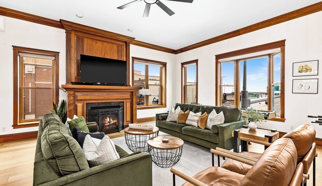 Large Beautiful Condo, Private, Lakeview, Canal Park, Game Tables, Sleeps 8