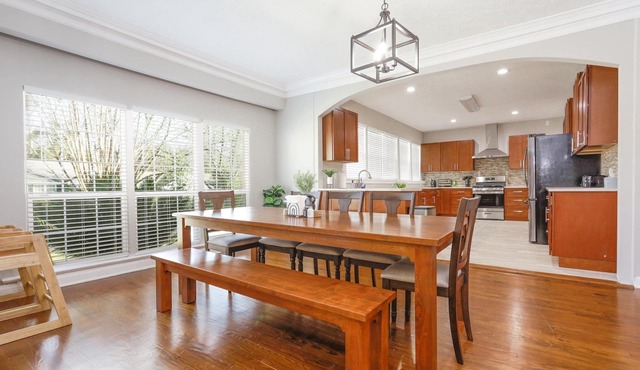 Large Beautiful Home with Fiber Optic WI-FI -Close to DT- RTJ Golf- Maxwell AFB
