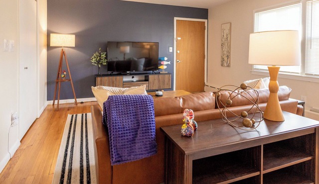 Large Belleville 1 Bed - Pets OK, Parking, Laundry, Fios, Safe, Dog Park Nearby