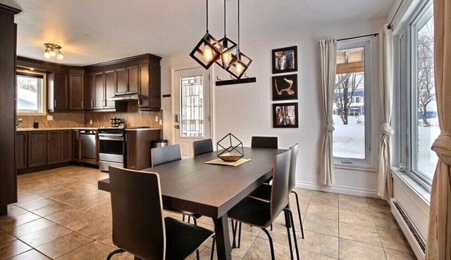 Large bright accommodation close to old Quebec