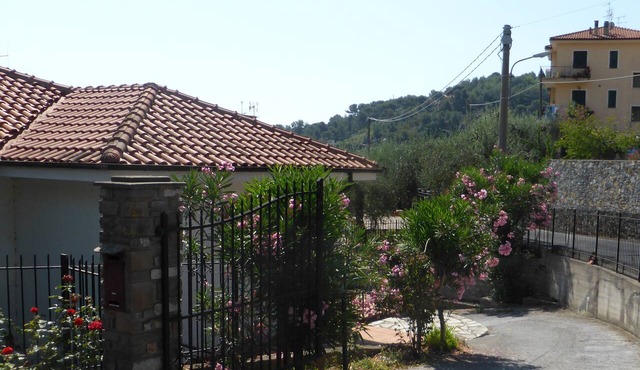 Large, bright apartment, balcony, terrace, garden, private parking, WiFi