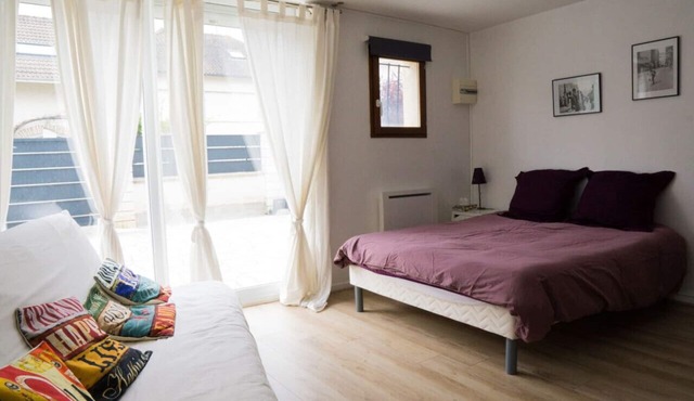 large, bright studio for 4 people