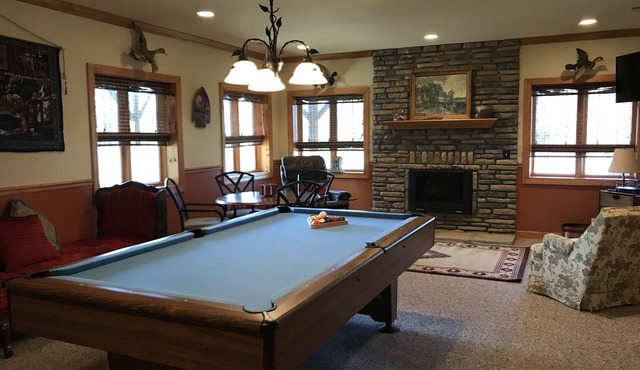 Large Cabin,Pool Table,Hot Tub,Horse Barn, Pet Friendly