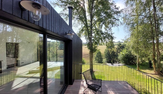 Large cabin with wood fire and breathtaking view