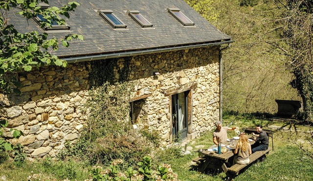 Large-capacity mountain gîte with breathtaking mountain views