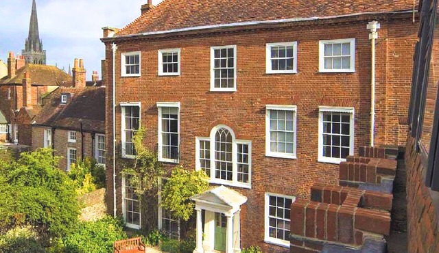 Large celebration Town House in Chichester City Centre. Great for groups/families!
