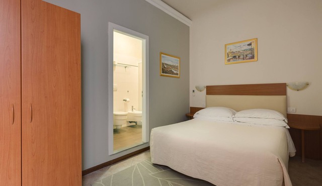 Large central apartment in Florence, S. Lorenzo area
