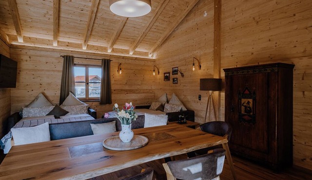 Large chalet with whirlpool