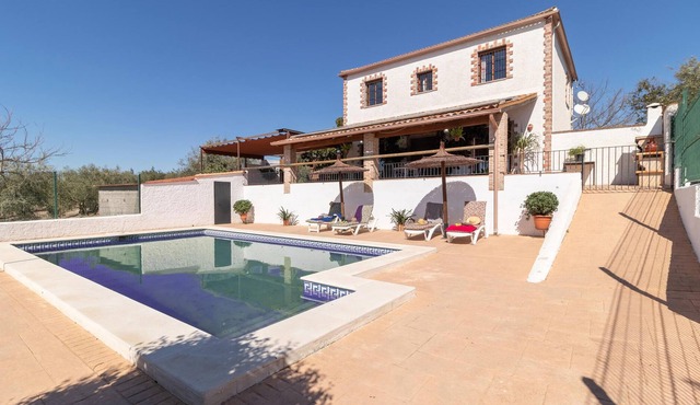 Large charming cottage with pool