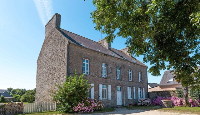 Large & Charming house / 5 mins from beach / 5 Bedrooms