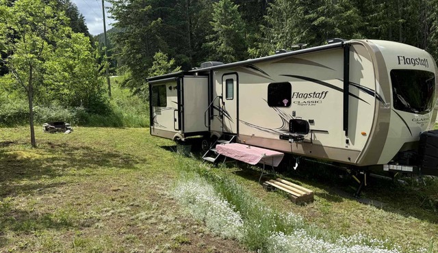 Large + comfortable 2018 Trailer near Kootenay Lake