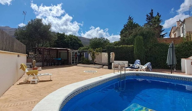 Large, comfortable, affordable house sleeps 6. With private pool and garden