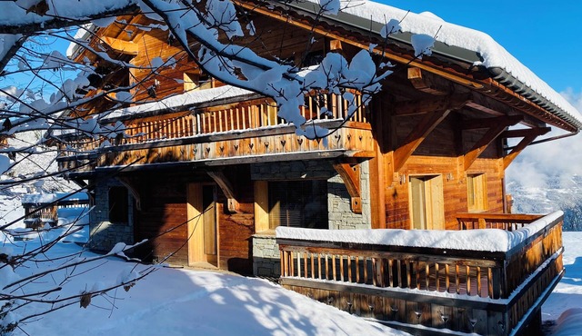 LARGE, COMFORTABLE CHALET FOR 10 WITH VIEW IN MERIBEL-LES ALLUES
