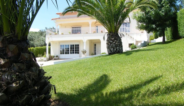 Large & Comfortable holiday home with private pool & Free WiFi