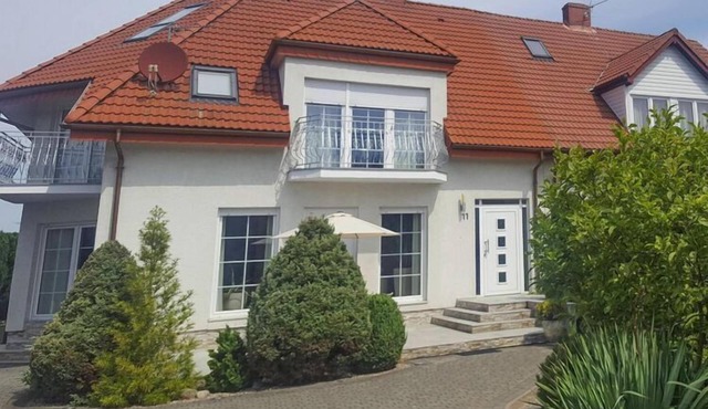 Large, comfortable holiday villa, private garden