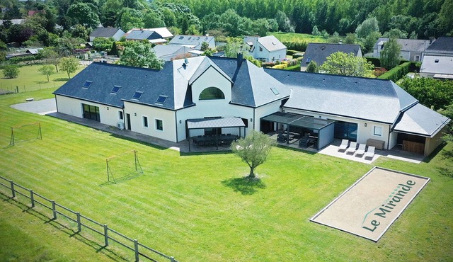 Large, comfortable villa for 15 near Angers