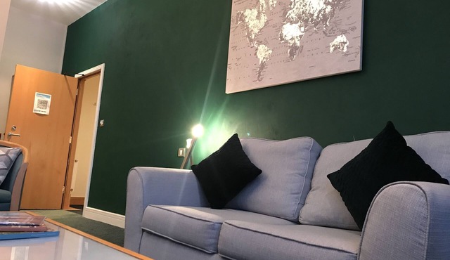 Large Convenient 2 Bed Family Apt CloseToRobinHood