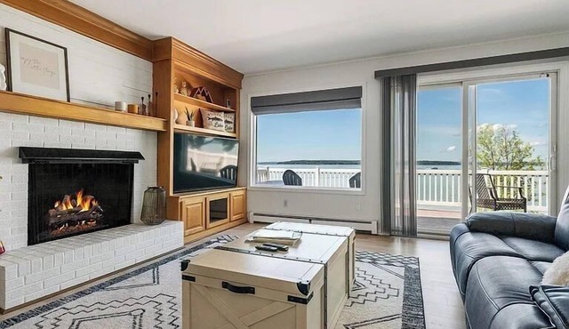 Large Cottage with Sunset Views on Burt Lake!