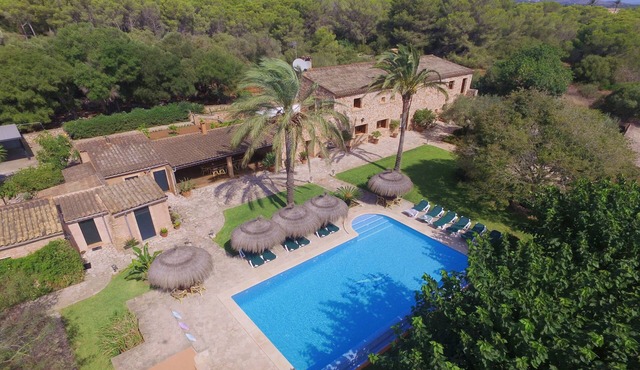 Large Country House Tort for 12 People, Fantastic Outdoor Area, near Portocolom