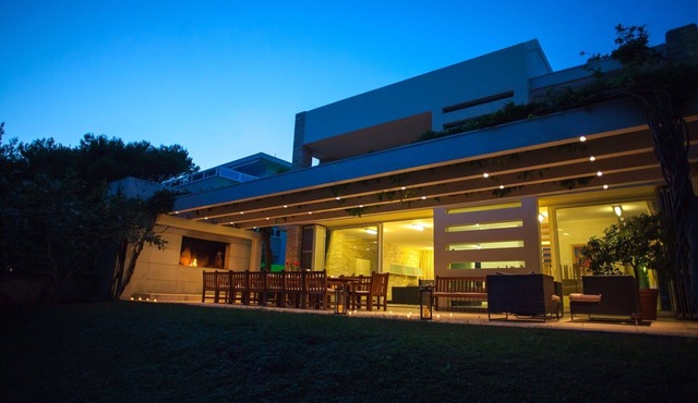 large croatia holiday villa rental on brac, seaside, pool, AC