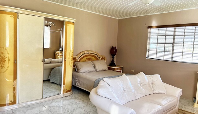 Large Deluxe Studio with Balcony 10 minutes drive to Ocho Rios Airport.