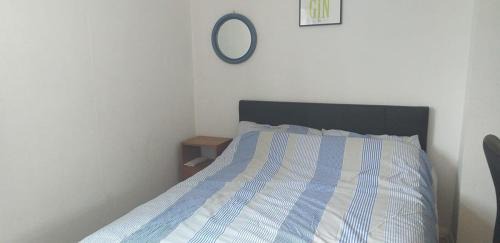 Large double room or single room with shared bathroom