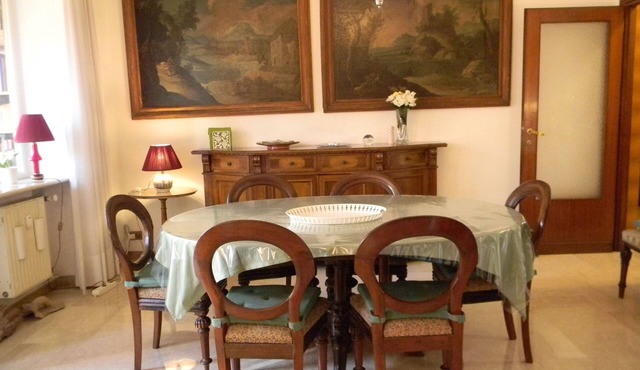 Large, elegant apartment on Janiculum hill, from 2 to 8 persons.