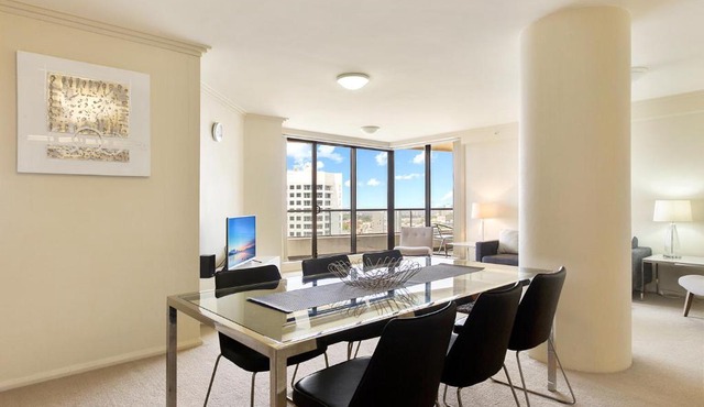 Large elevated apartment St Leonards